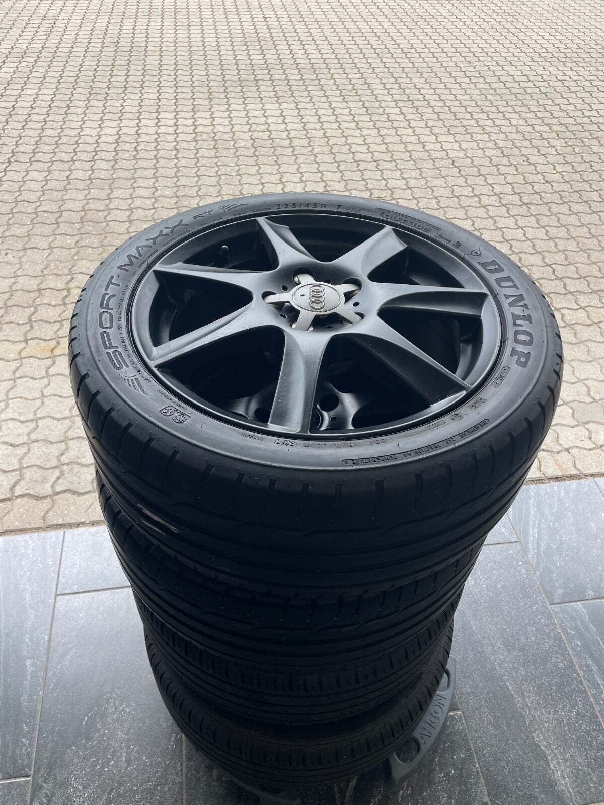 Grå Audi A4 fra 2011