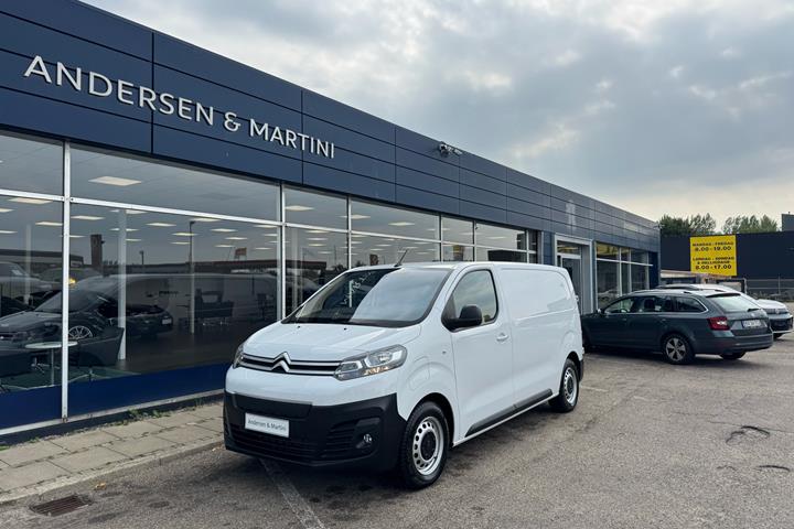Hvid Citroën e-Jumpy fra 2023 set udefra