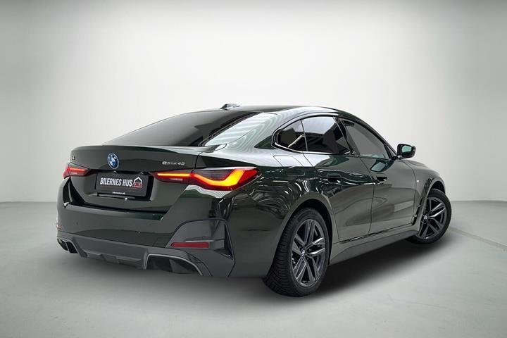 Grøn BMW i4 fra 2024