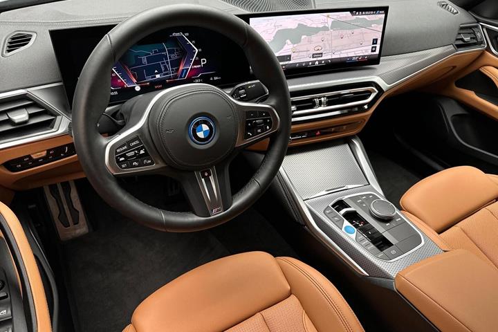 Grøn BMW i4 fra 2024