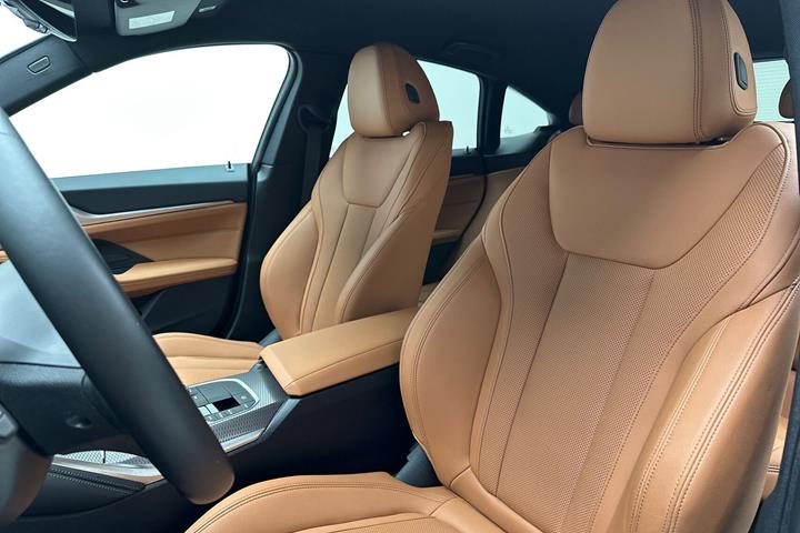 Grøn BMW i4 fra 2024