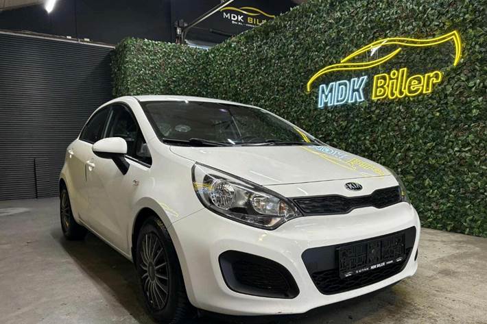undefined Kia Rio fra 2013 set udefra