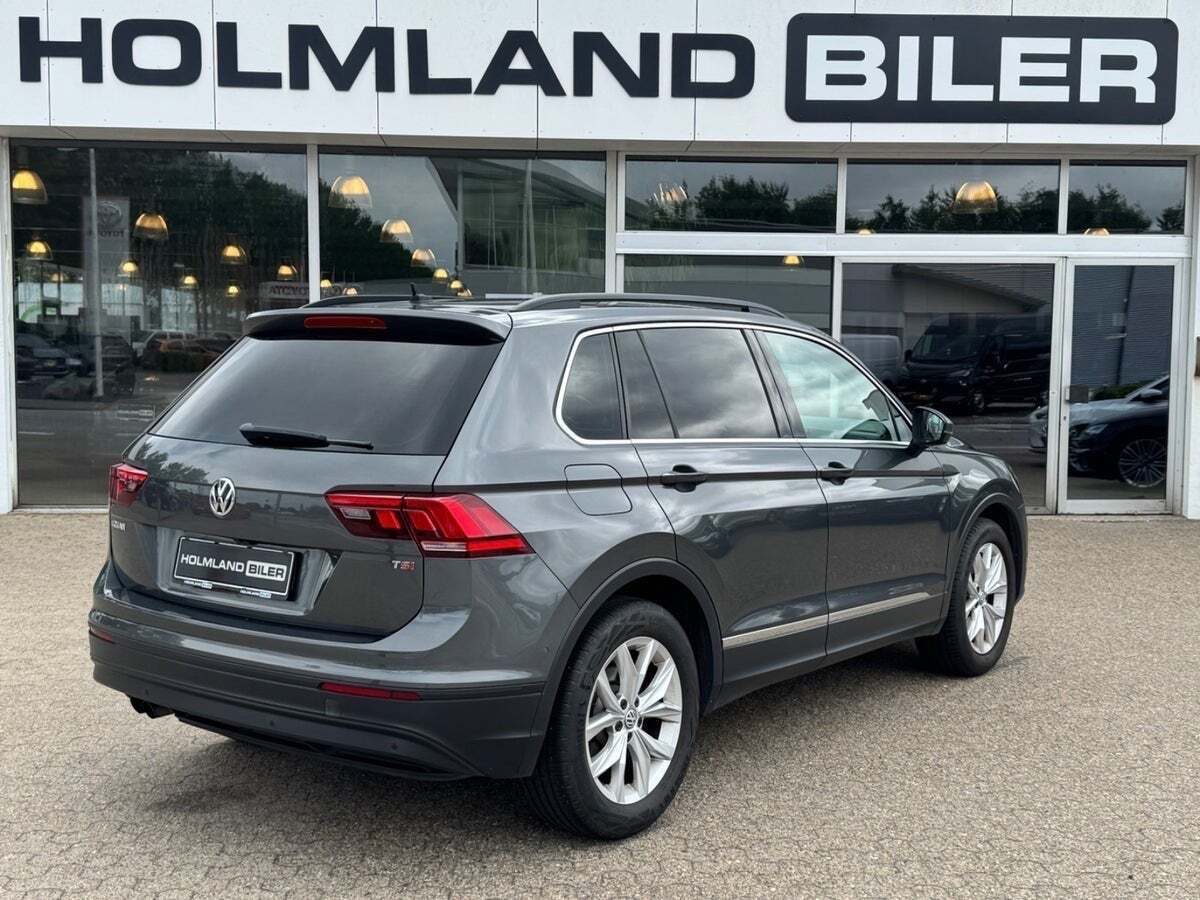 Grå VW Tiguan fra 2017