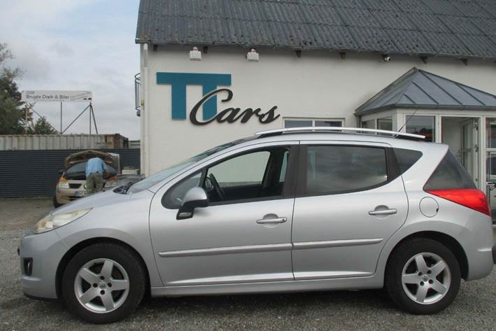 Sølv Peugeot 207 fra 2010