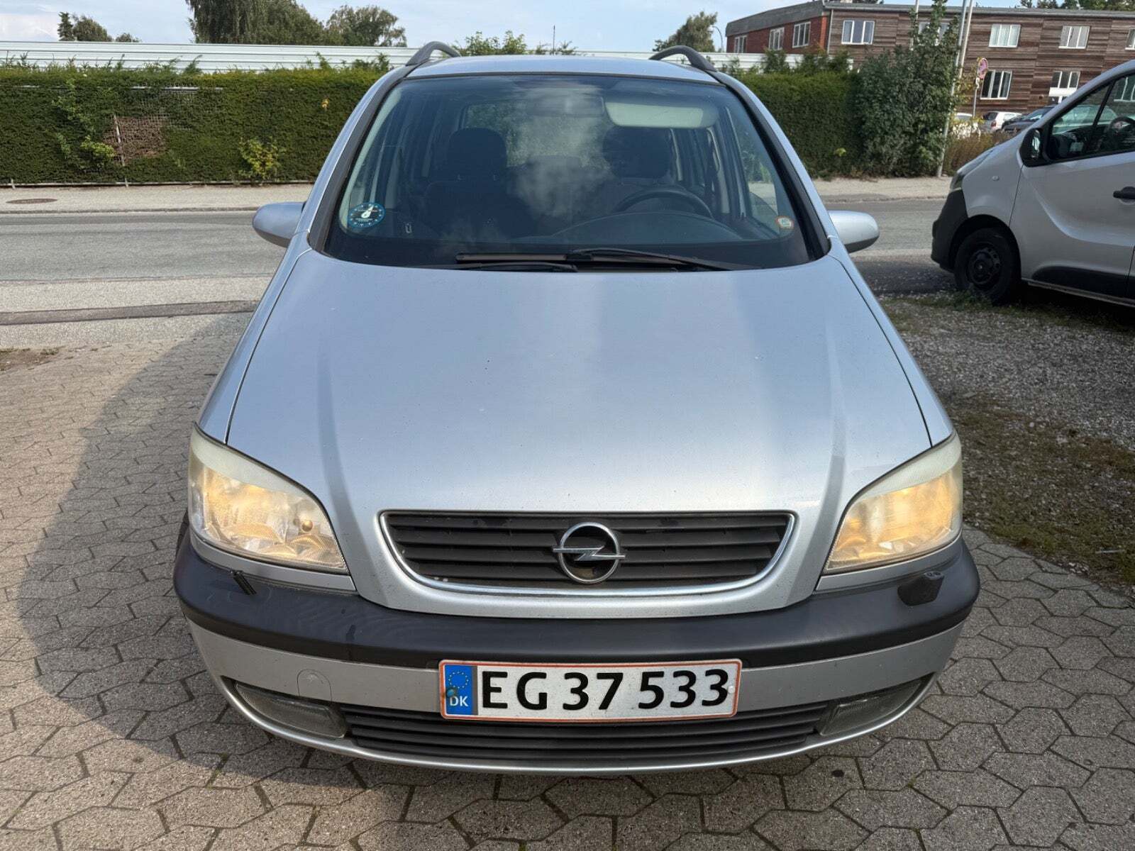 Grå Opel Zafira fra 2003