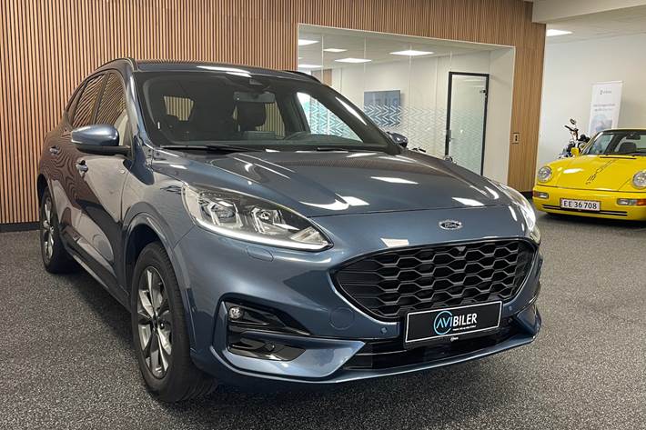 Blå Ford Kuga fra 2021