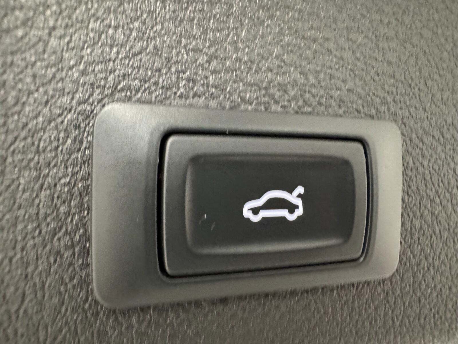 Grå Audi e-tron fra 2021