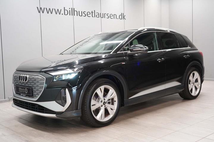 Sort Audi Q4 e-tron fra 2024 set udefra