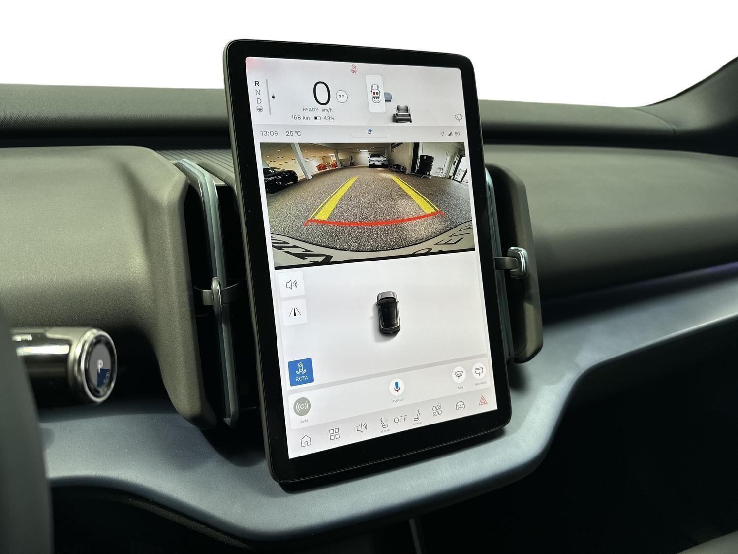 Hvid Volvo EX30 fra 2025