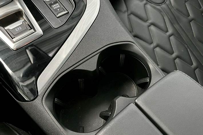 Grå Peugeot 3008 fra 2022