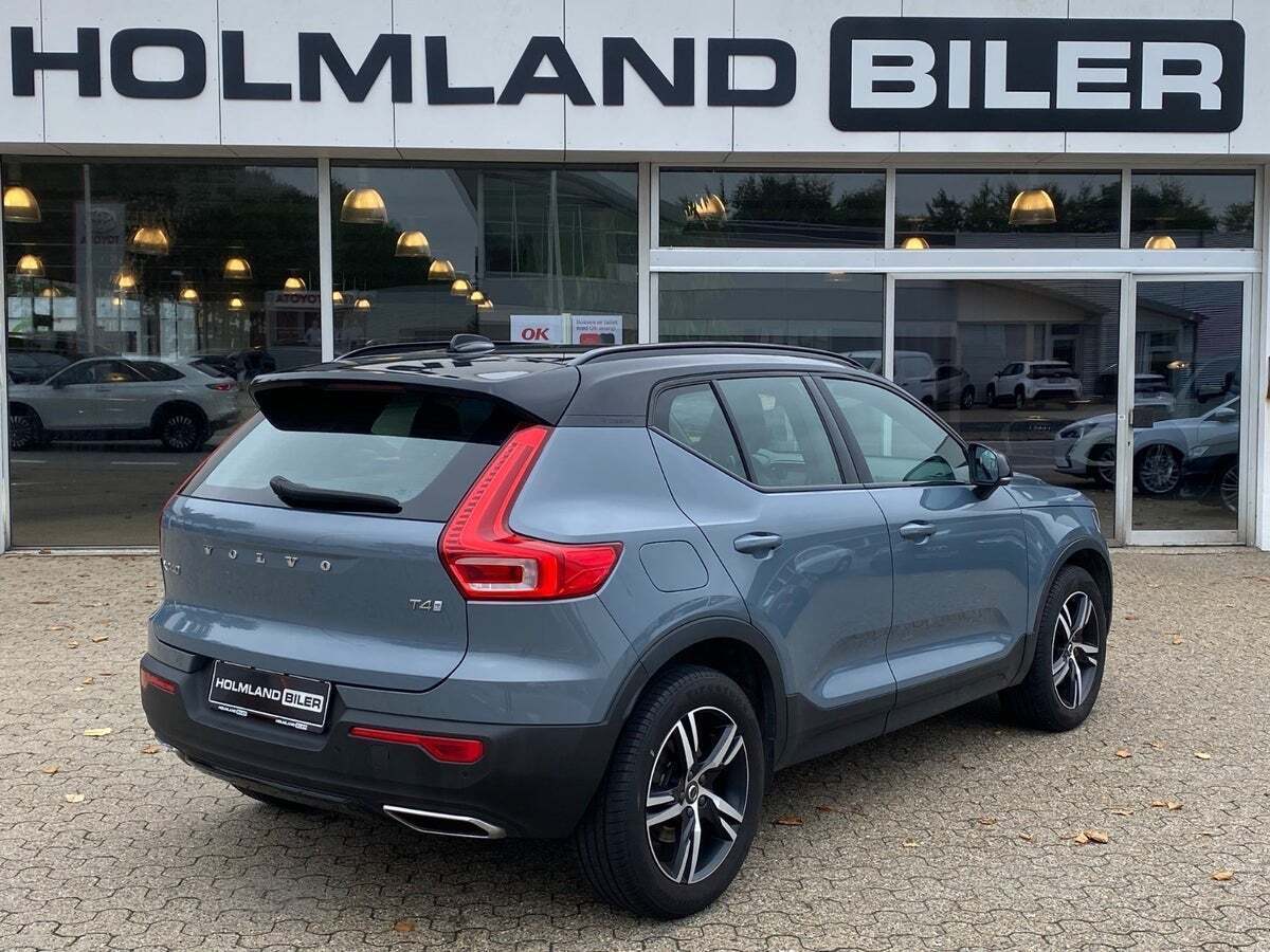 Blå Volvo XC40 fra 2020
