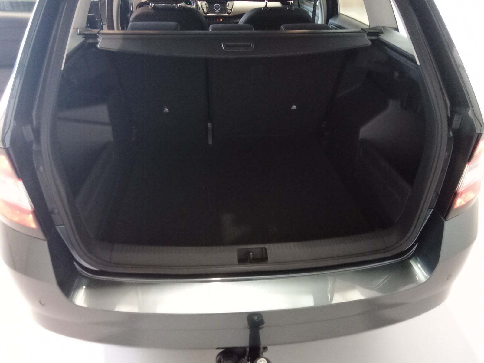 Grå Skoda Fabia fra 2018