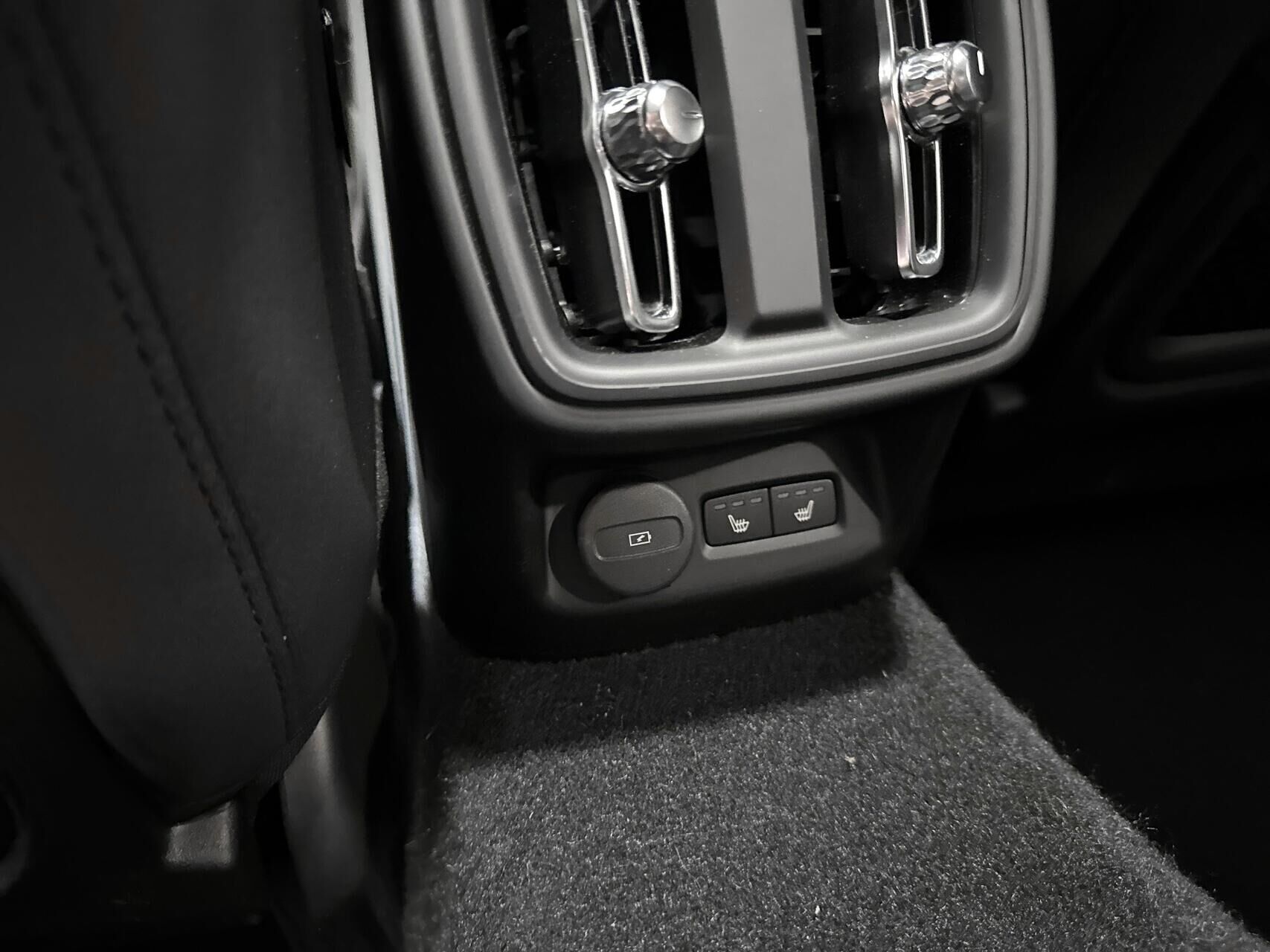 Hvid Polestar 2 fra 2025