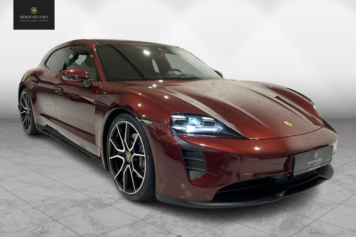 Rød Porsche Taycan fra 2022 set udefra