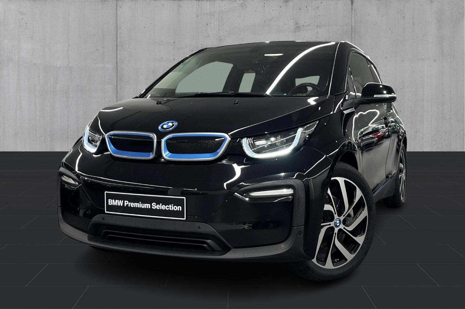Sort BMW i3 fra 2021 set udefra