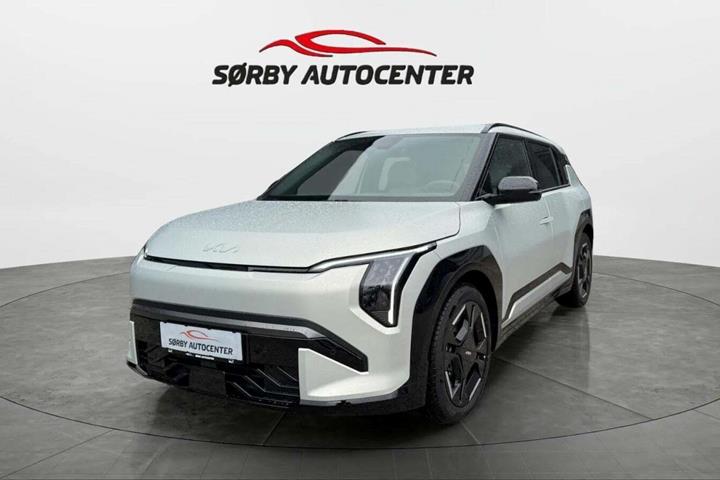 Sølv Kia EV3 fra 2025 set udefra