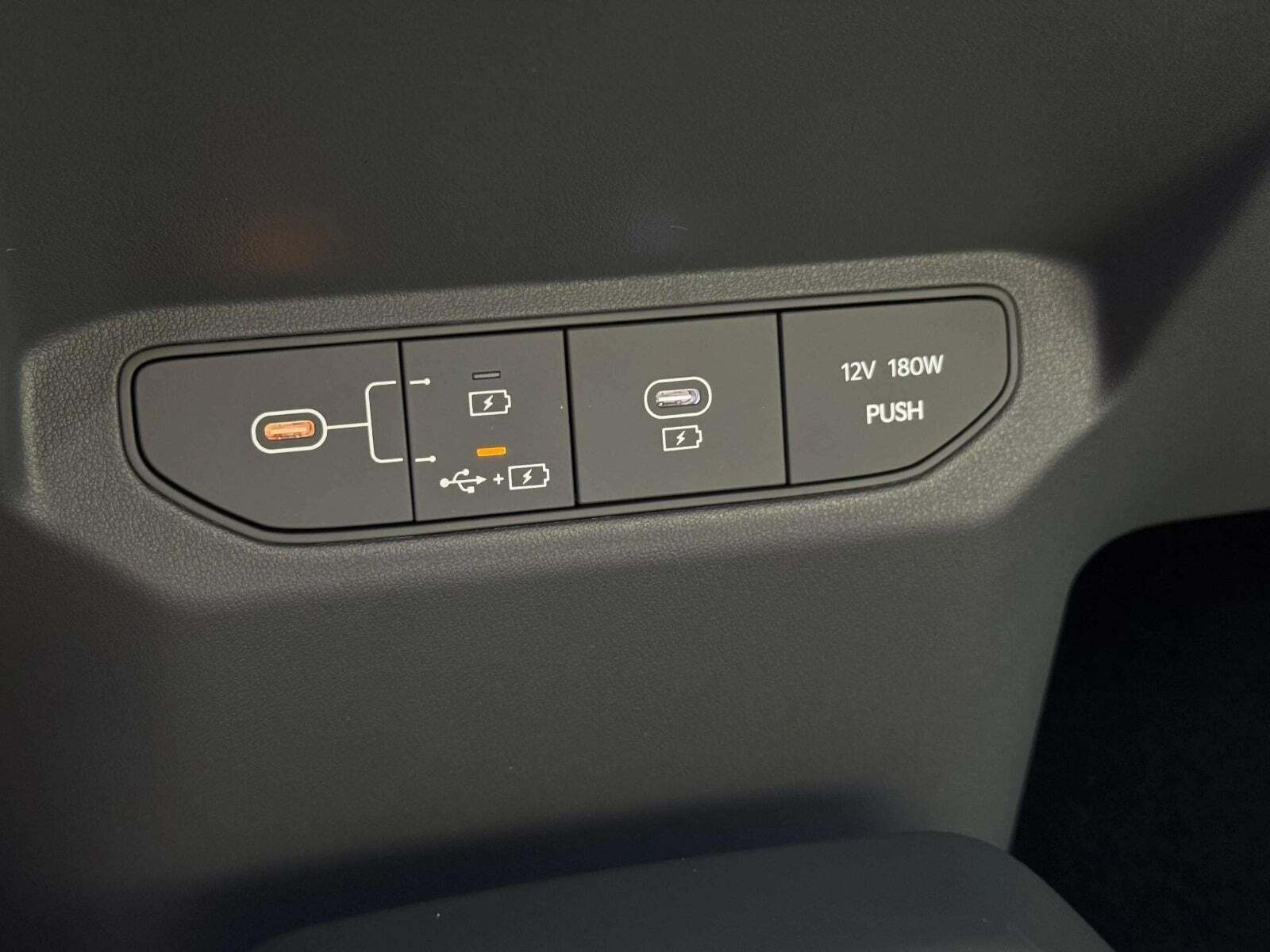 Hvid Kia EV3 fra 2025