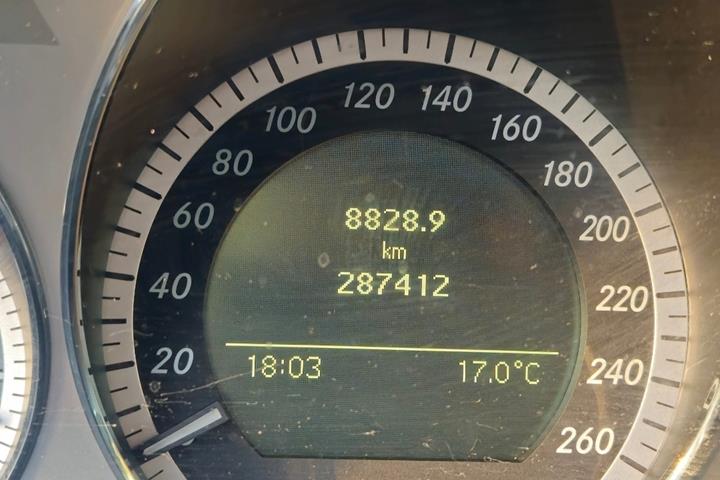 Grå Mercedes 200 fra 2010