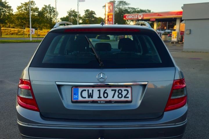 Grå Mercedes 200 fra 2010