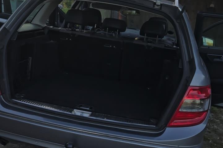 Grå Mercedes 200 fra 2010