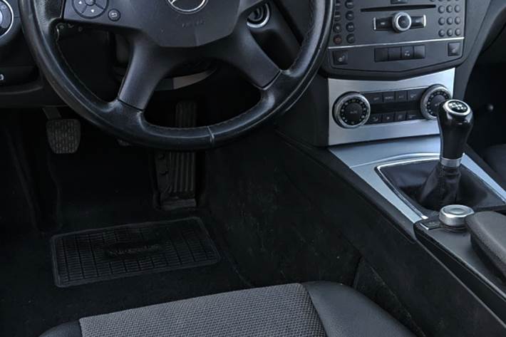 Grå Mercedes 200 fra 2010