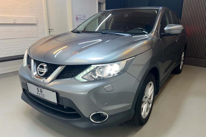 Grå Nissan Qashqai fra 2016 set udefra