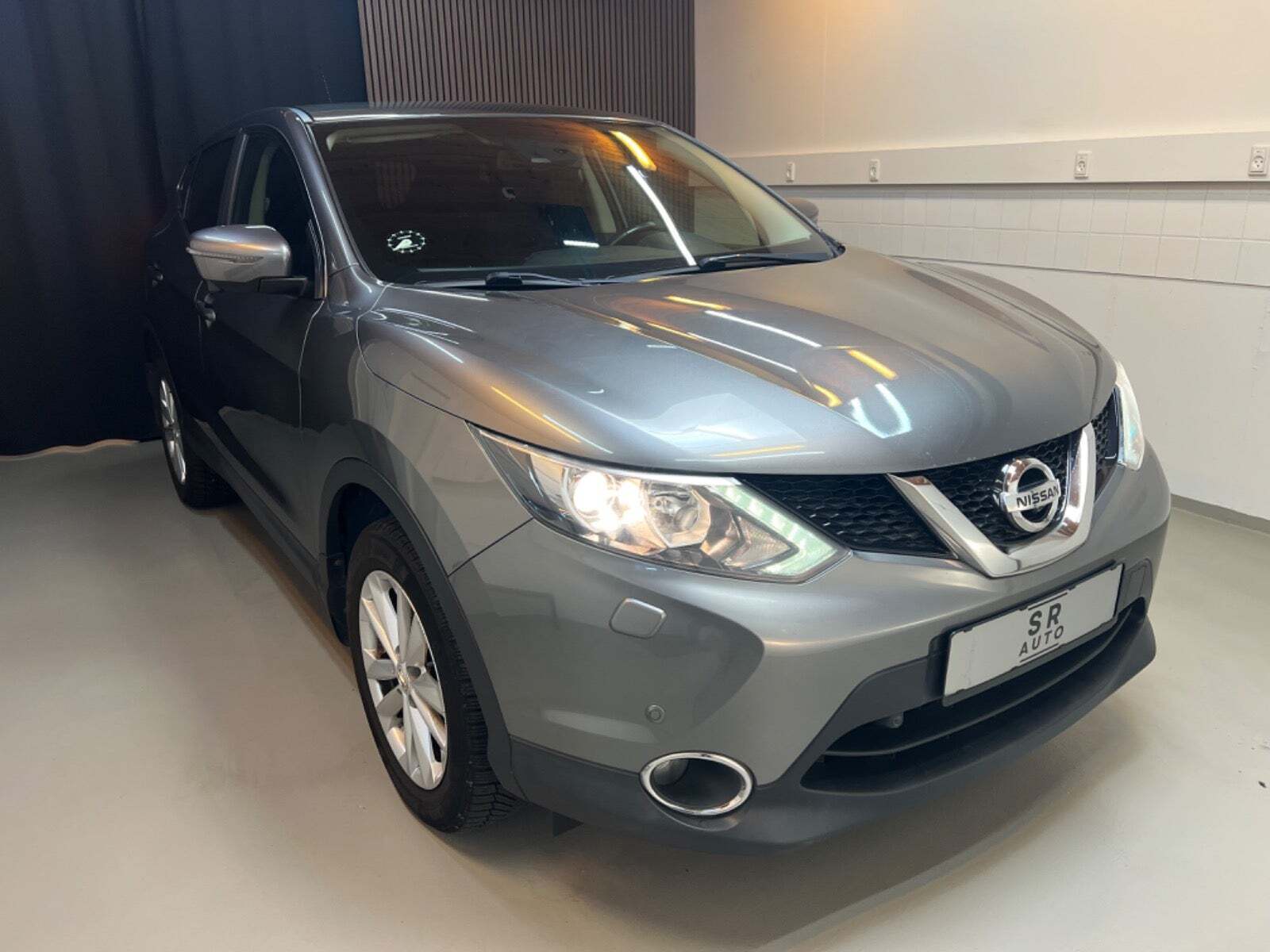 Grå Nissan Qashqai fra 2016