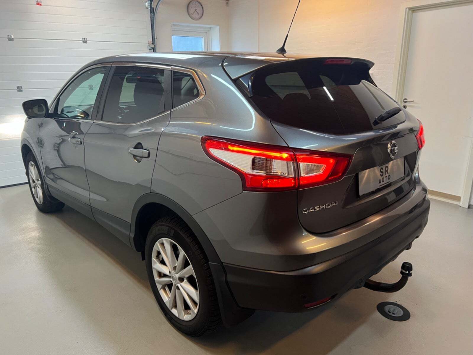 Grå Nissan Qashqai fra 2016
