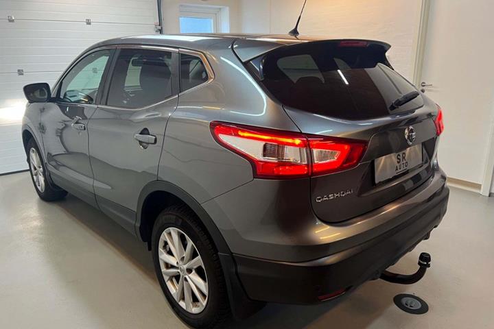 Grå Nissan Qashqai fra 2016