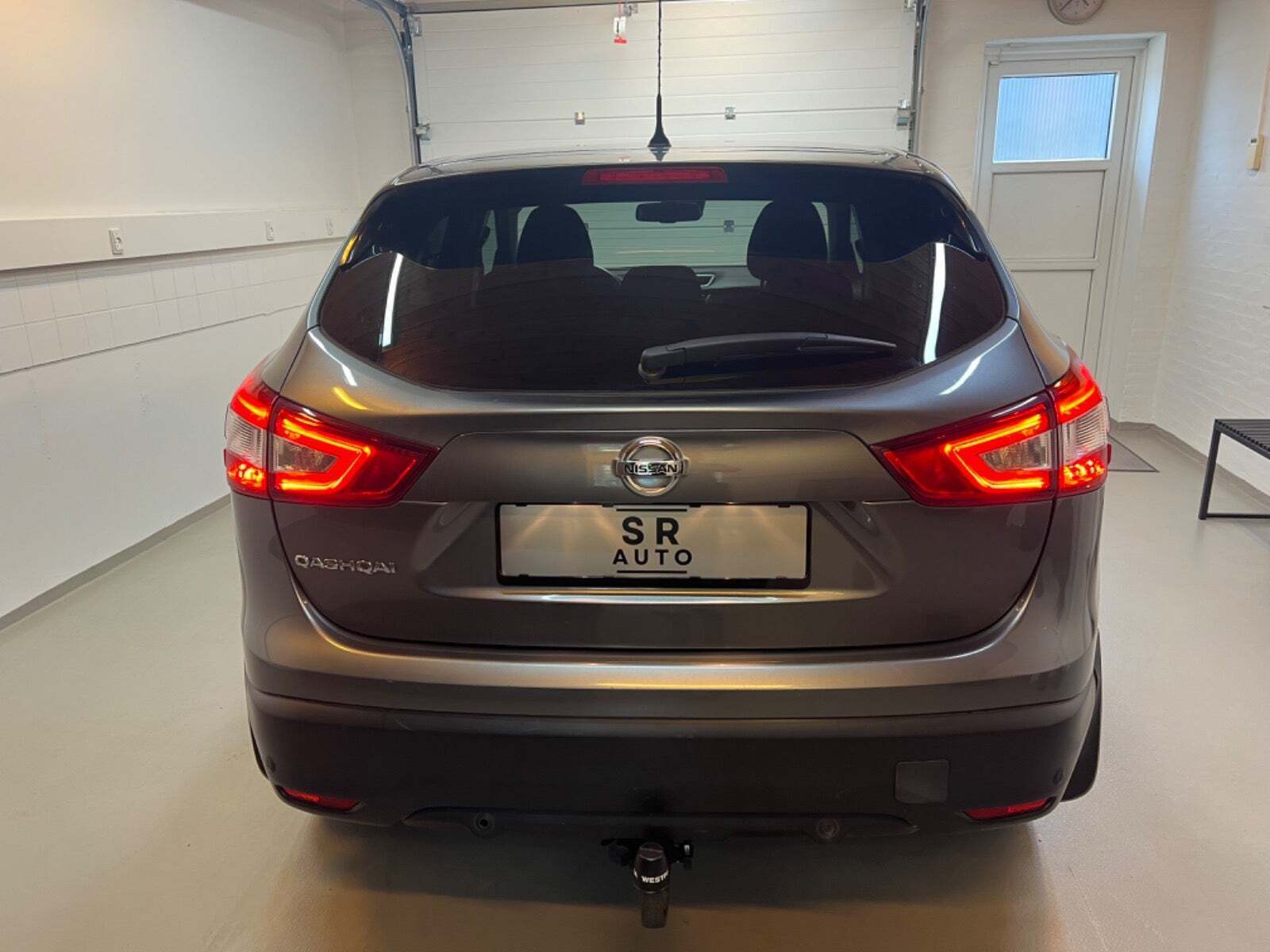 Grå Nissan Qashqai fra 2016