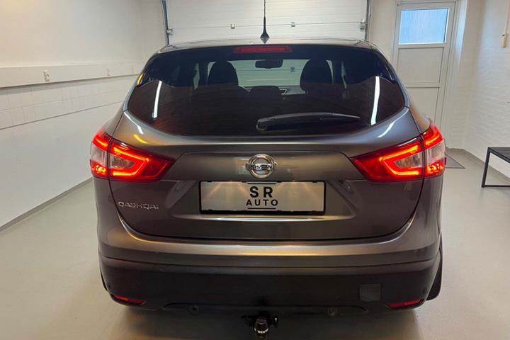 Grå Nissan Qashqai fra 2016