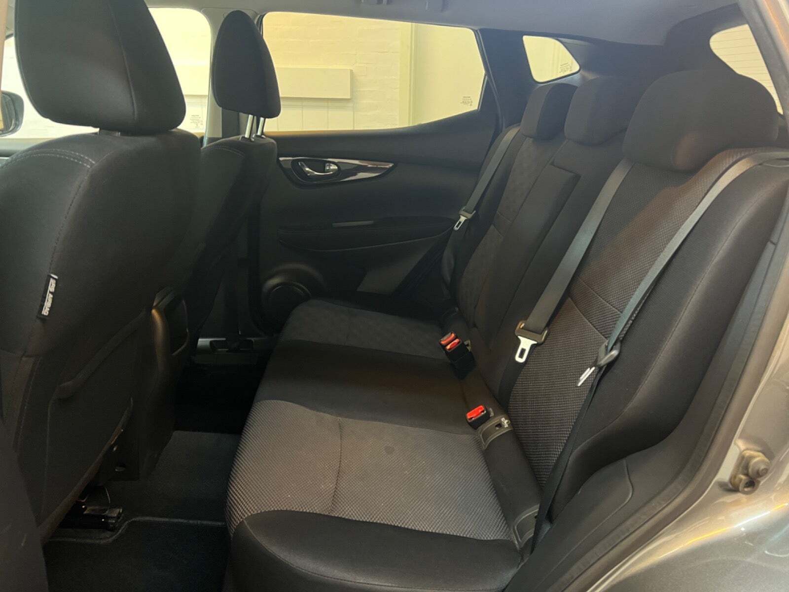 Grå Nissan Qashqai fra 2016