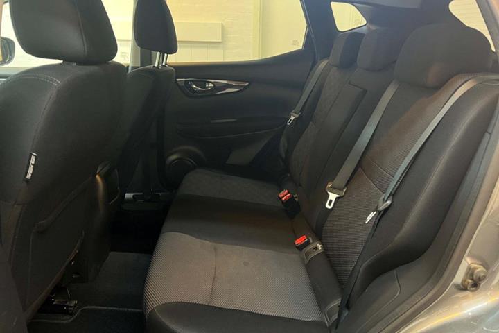 Grå Nissan Qashqai fra 2016