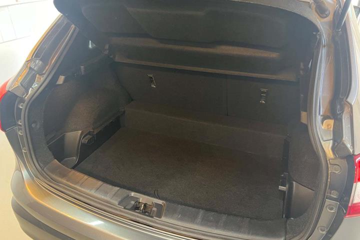 Grå Nissan Qashqai fra 2016