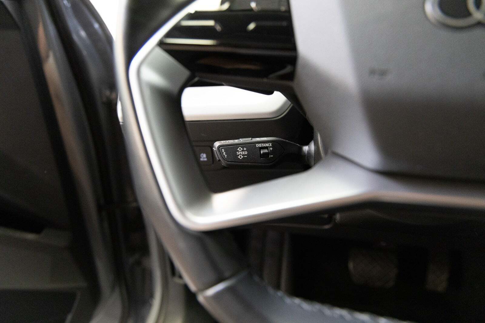 Grå Audi Q4 e-tron fra 2024