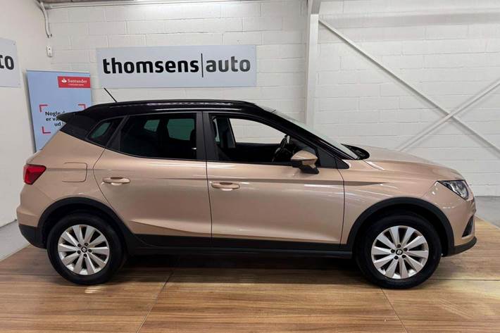 Grå Seat Arona fra 2018 set udefra