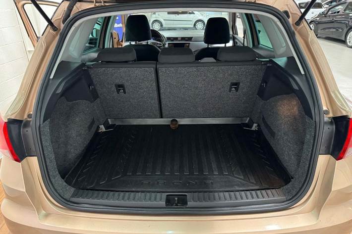 Grå Seat Arona fra 2018 set udefra