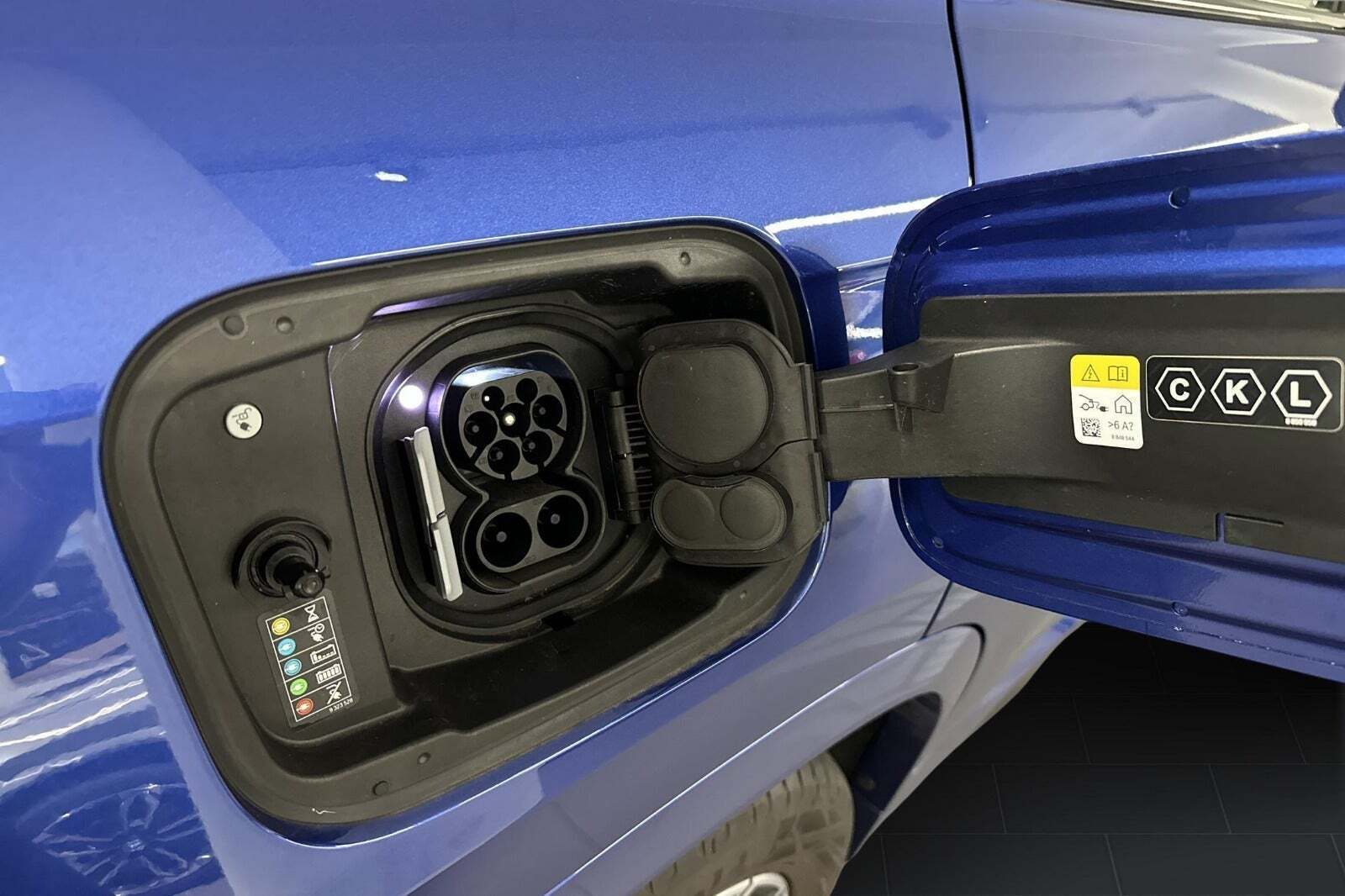 Blå BMW iX1 fra 2024