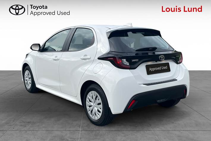 Hvid Toyota Yaris fra 2024
