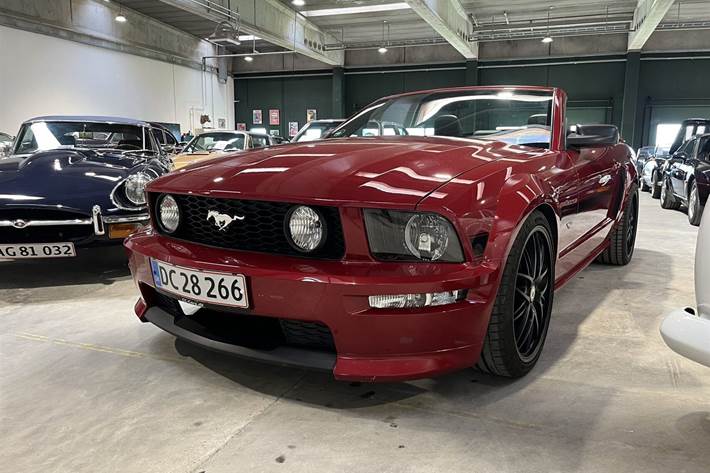 undefined Ford Mustang fra 2008 set udefra