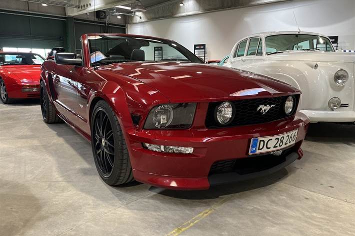 undefined Ford Mustang fra 2008 set udefra