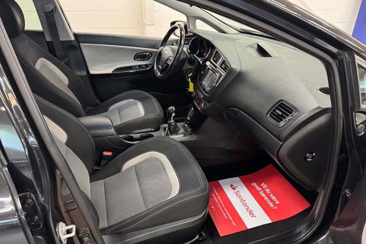 Sort Kia Ceed fra 2016 set indefra