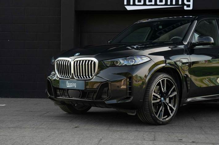 Sort BMW X5 fra 2025