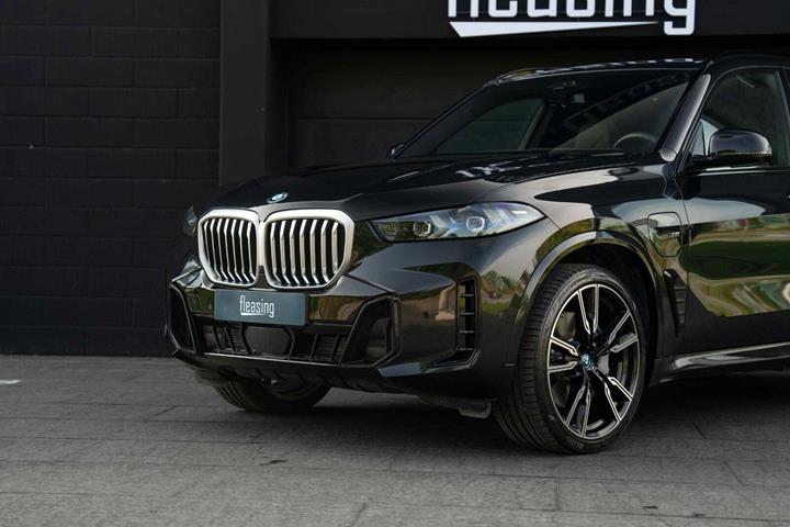 Sort BMW X5 fra 2025