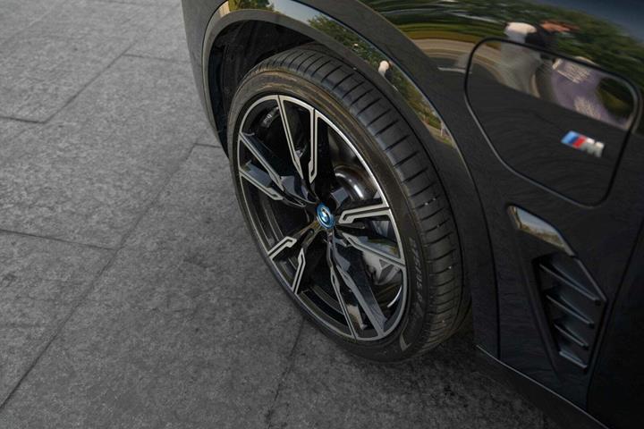 Sort BMW X5 fra 2025