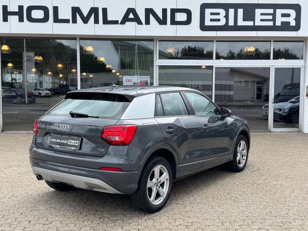 Grå Audi Q2 fra 2018