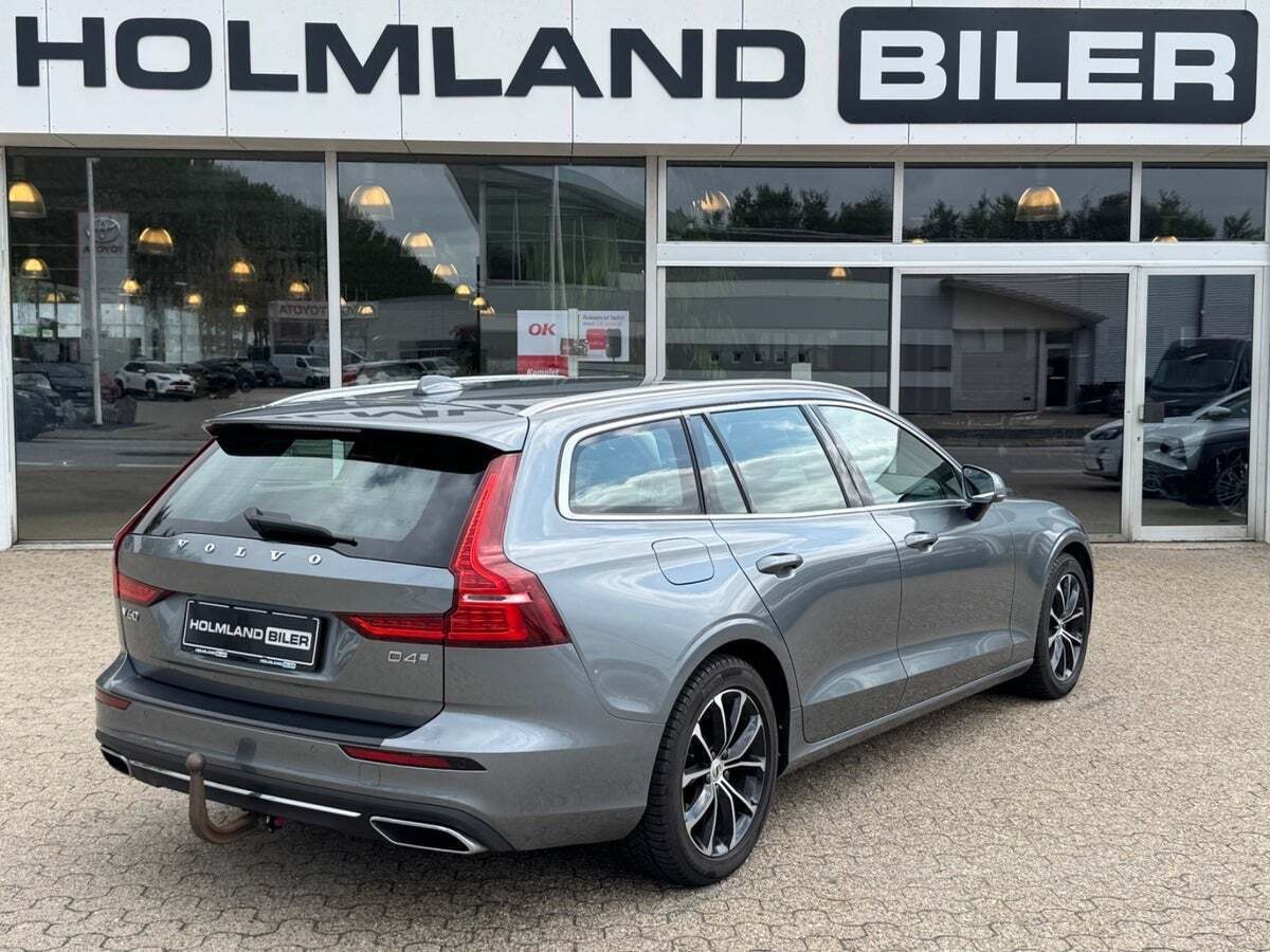 Grå Volvo V60 fra 2020