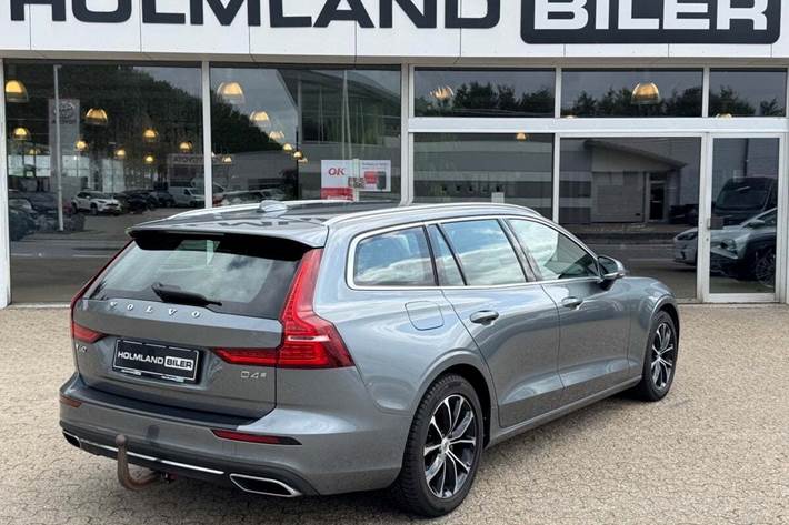 Grå Volvo V60 fra 2020