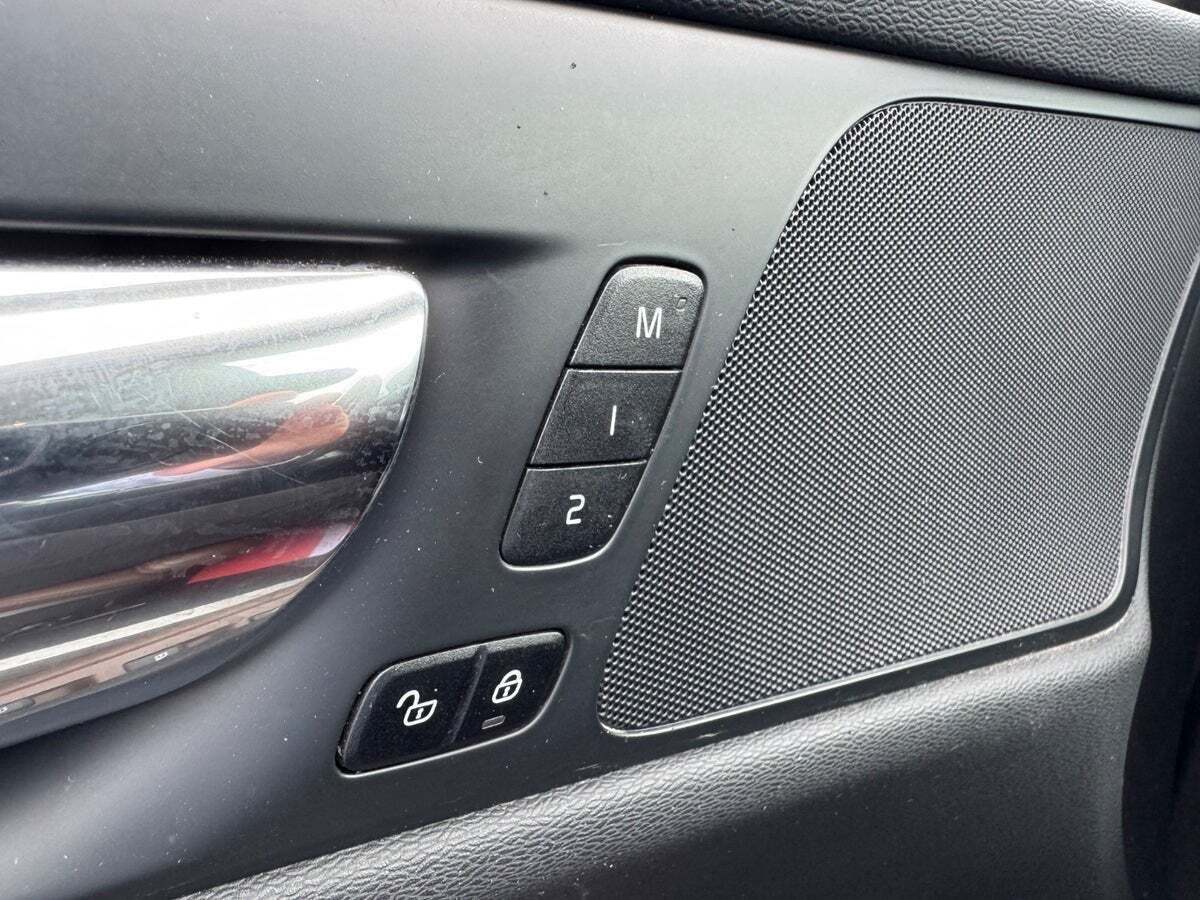 Grå Volvo V60 fra 2020