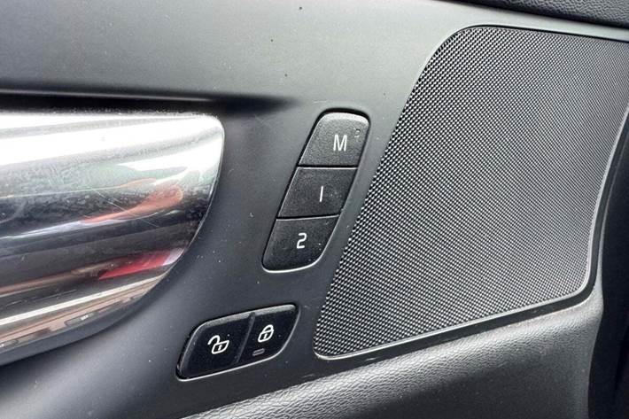 Grå Volvo V60 fra 2020